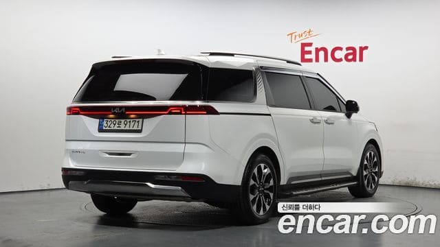 Kia Carnival — фото 1