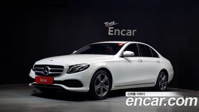 Mercedes-Benz E-Class — фото 1