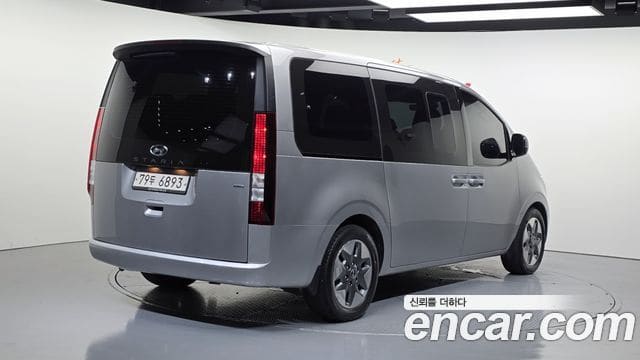 Hyundai Staria — фото 1