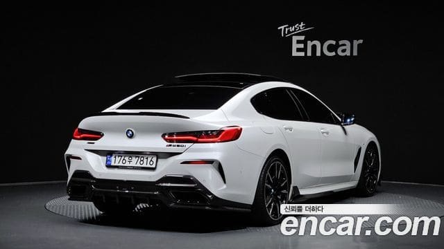 BMW 8 Series — фото 1