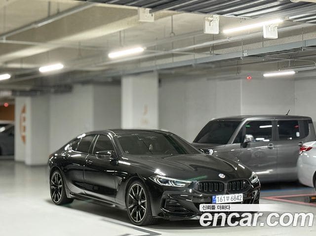 BMW 8 Series — фото 1