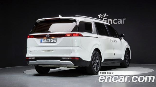 Kia Carnival — фото 1
