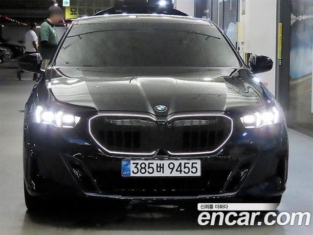 BMW 5 Series — фото 1