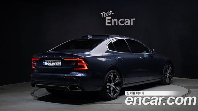 Volvo S60 — фото 1