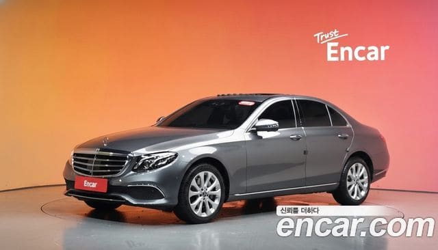 Mercedes-Benz E-Class — фото 1
