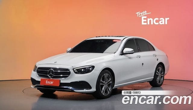 Mercedes-Benz E-Class — фото 1