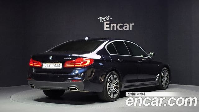 BMW 5 Series — фото 1
