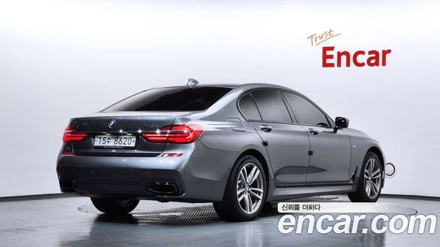 BMW 7 Series — фото 1