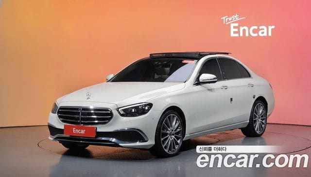 Mercedes-Benz E-Class — фото 1