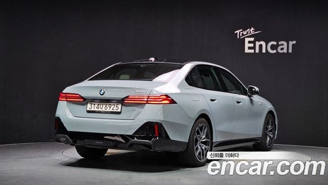 BMW 5 Series — фото 1