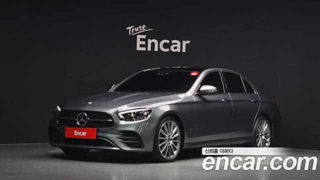 Mercedes-Benz E-Class — фото 1