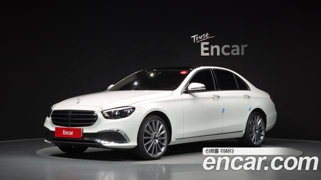 Mercedes-Benz E-Class — фото 1