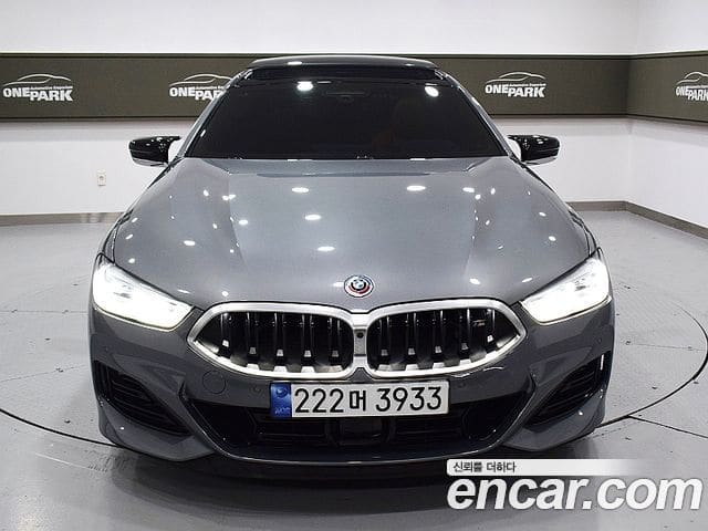 BMW 8 Series — фото 1