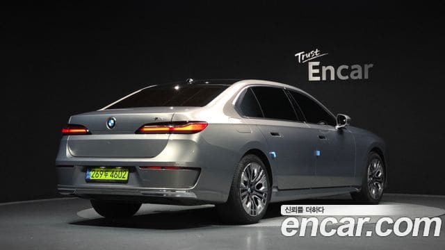 BMW 7 Series — фото 1
