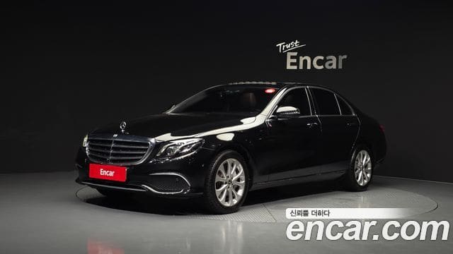 Mercedes-Benz E-Class — фото 1