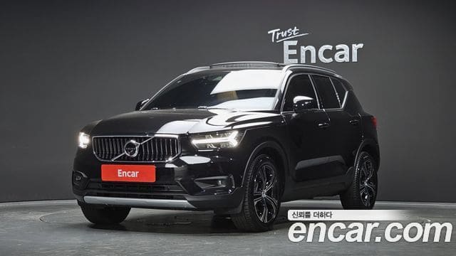 Volvo XC40 — фото 1