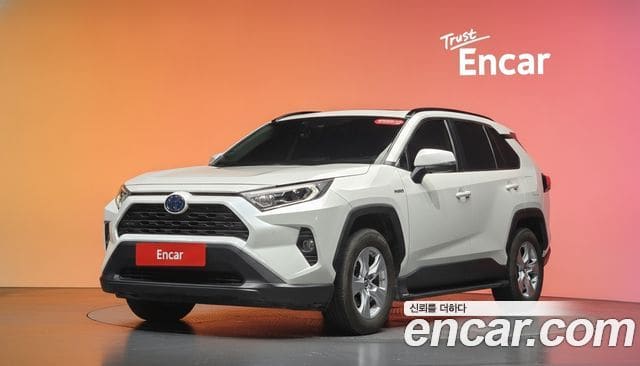 Toyota RAV4 — фото 1