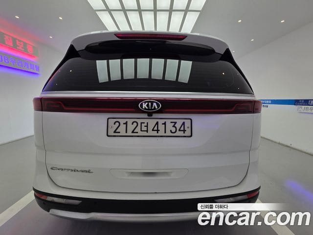 Kia Carnival — фото 1