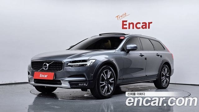 Volvo V90 Cross Country — фото 1