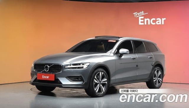 Volvo V60 Cross Country — фото 1