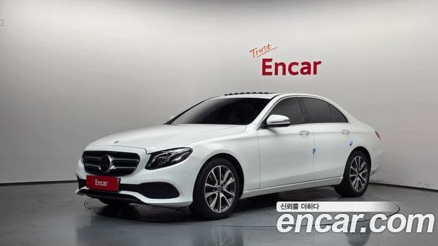 Mercedes-Benz E-Class — фото 1