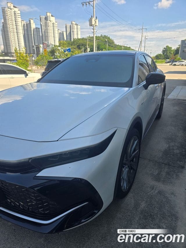 Toyota Crown Crossover — фото 1