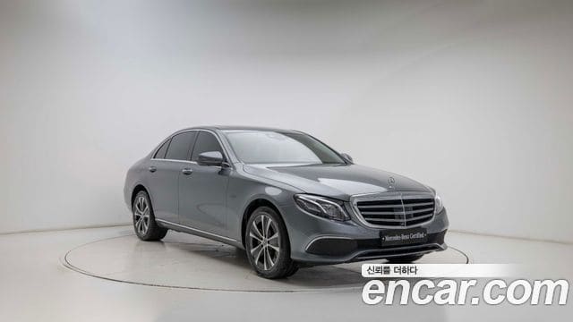 Mercedes-Benz E-Class — фото 1