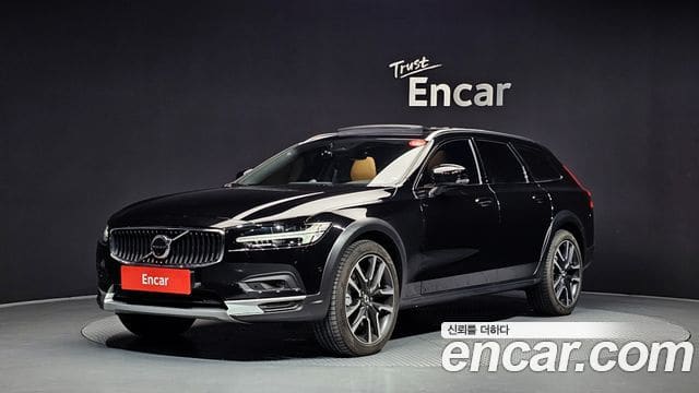 Volvo V90 Cross Country — фото 1
