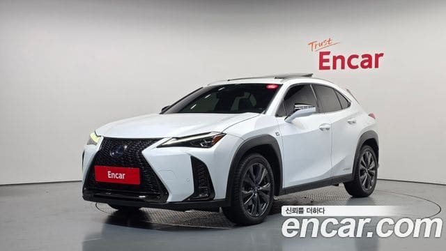 Lexus UX250h — фото 1