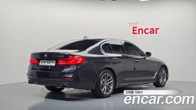 BMW 5 Series — фото 1