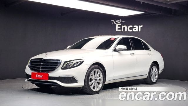 Mercedes-Benz E-Class — фото 1