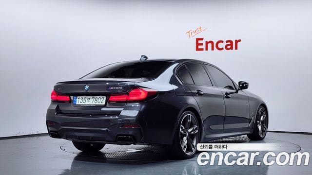 BMW 5 Series — фото 1