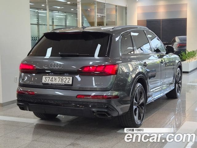 Audi Q7 — фото 1