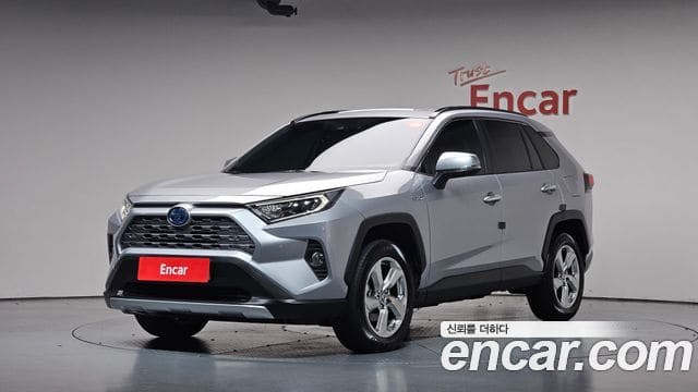 Toyota RAV4 — фото 1