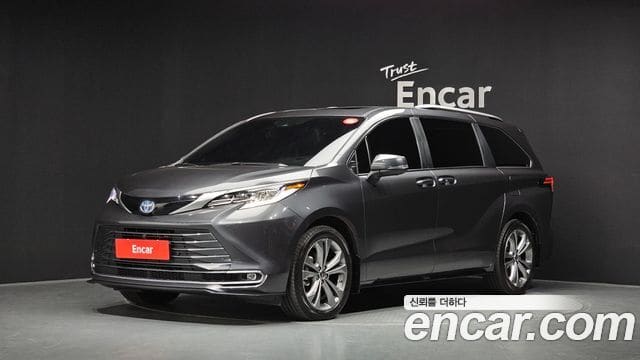 Toyota Sienna — фото 1