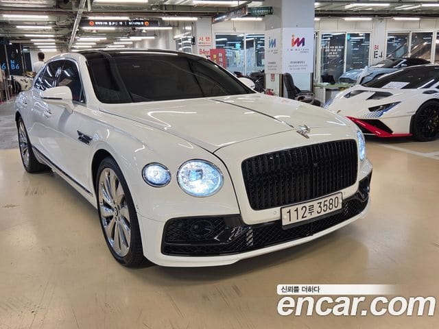 Bentley Flying Spur — фото 1