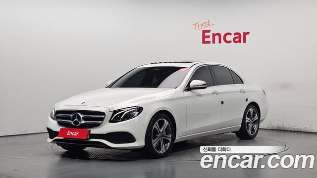 Mercedes-Benz E-Class — фото 1