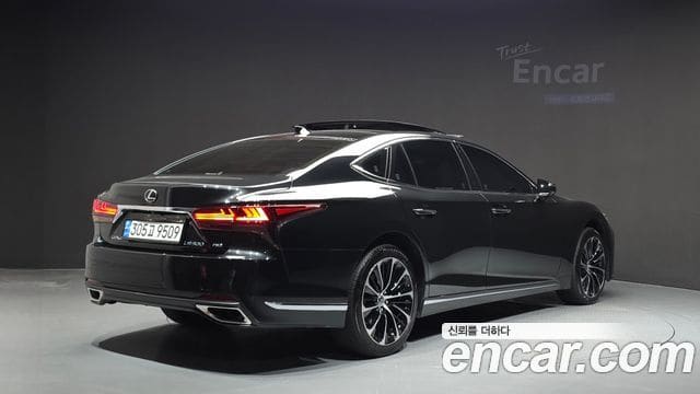 Lexus LS500 — фото 1