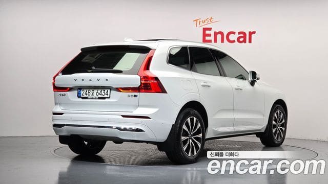 Volvo XC60 — фото 1