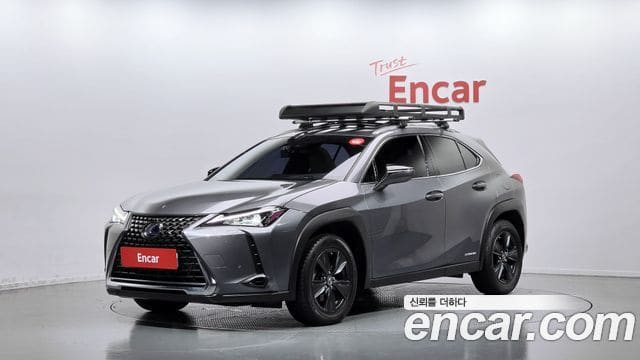 Lexus UX250h — фото 1