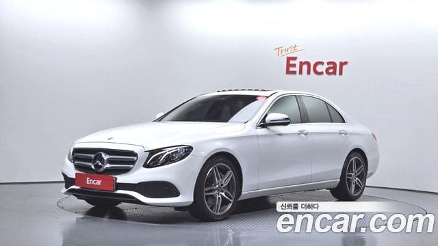 Mercedes-Benz E-Class — фото 1