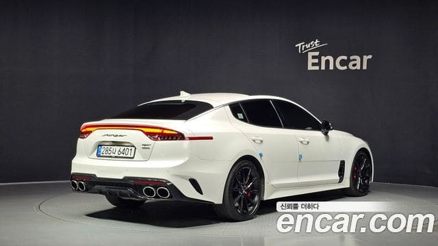 Kia Stinger — фото 1