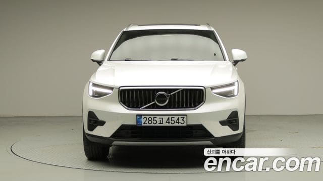 Volvo XC40 — фото 1