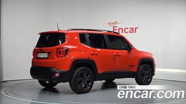Jeep Renegade — фото 1