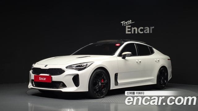 Kia Stinger — фото 1