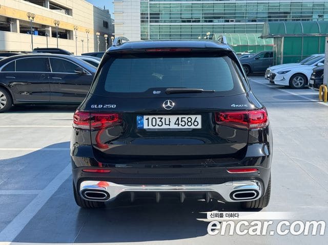 Mercedes-Benz GLB-Class — фото 1