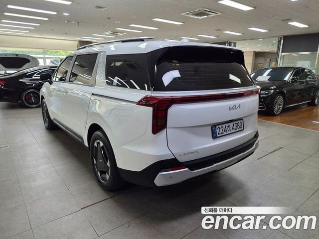 Kia Carnival — фото 1