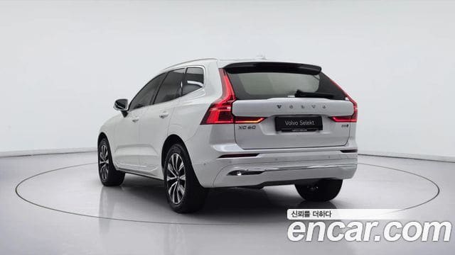 Volvo XC60 — фото 1