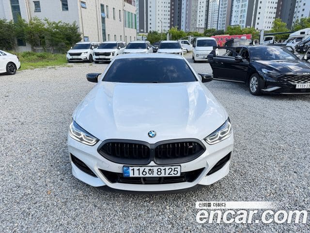 BMW 8 Series — фото 1