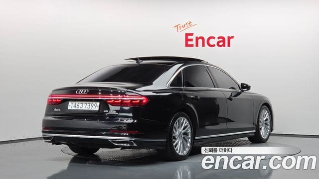 Audi A8 — фото 1